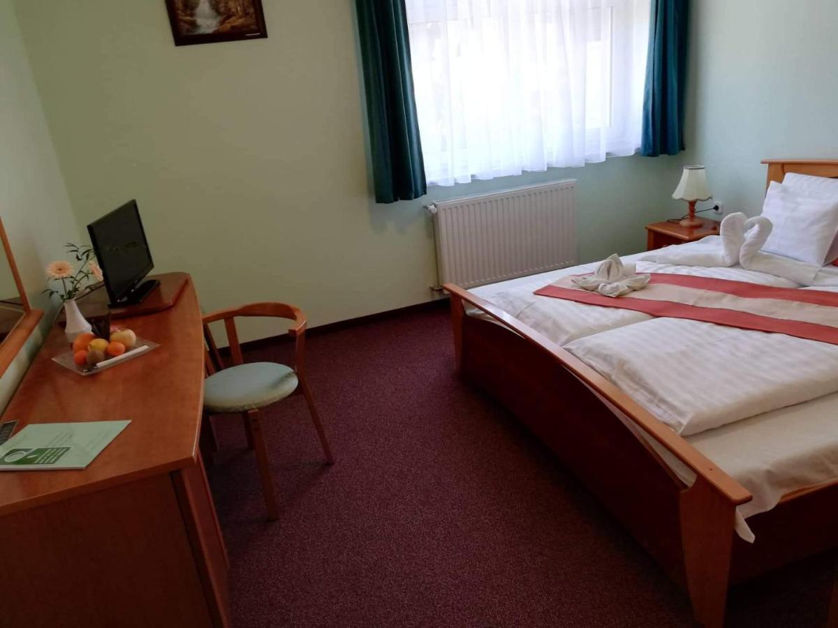 Gosztola Gyoengye-Az Erdo Szallodaja Экстерьер фото